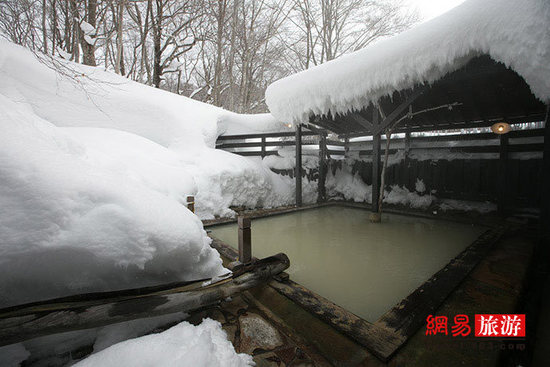 日本秋田有個乳頭溫泉鄉(xiāng)
