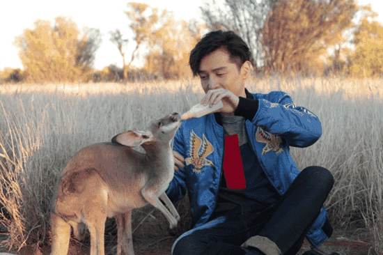 乖哦，慢慢吃~