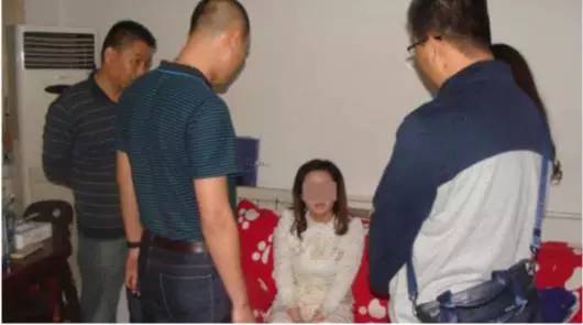 警方抓捕嫌疑人龐某衛(wèi)現(xiàn)場(chǎng)。警方供圖