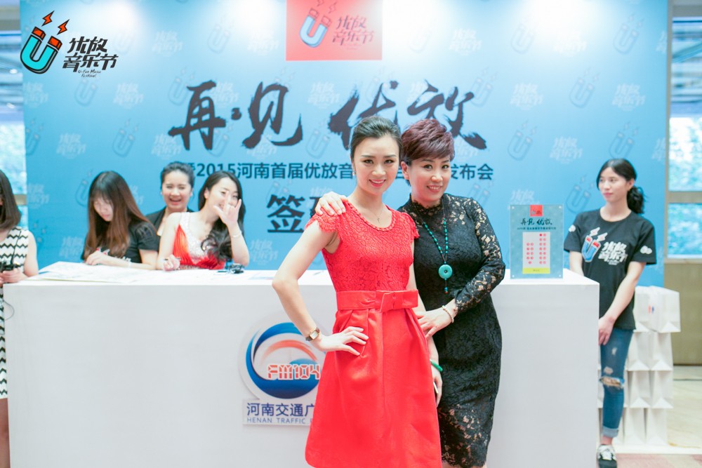 貼心的南方姐姐和美女主播小佩，海洋是不是每天都要流口水呀！