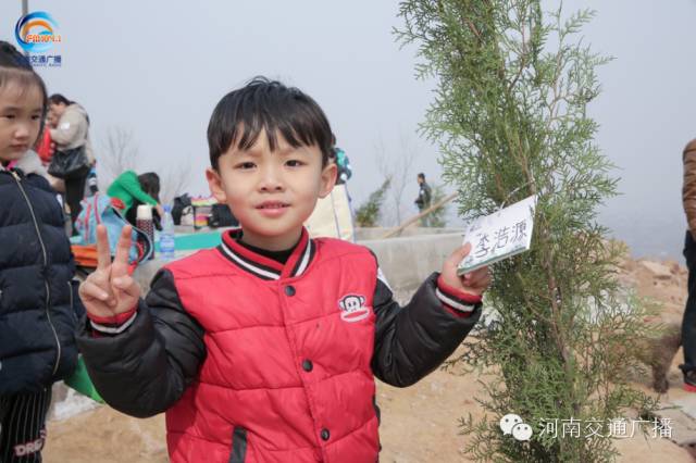 耶！你看，這是我種下的小樹(shù)苗！