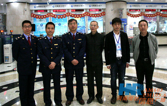 信息廣播副總監(jiān)魏志剛、民生資訊部負(fù)責(zé)人王昊與郭群一行在廣播大廈