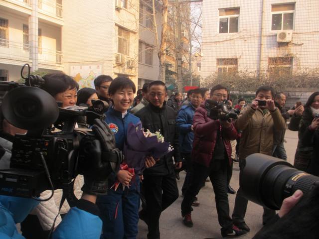 劉洋走進(jìn)母?！嵵萑? oldsrc=