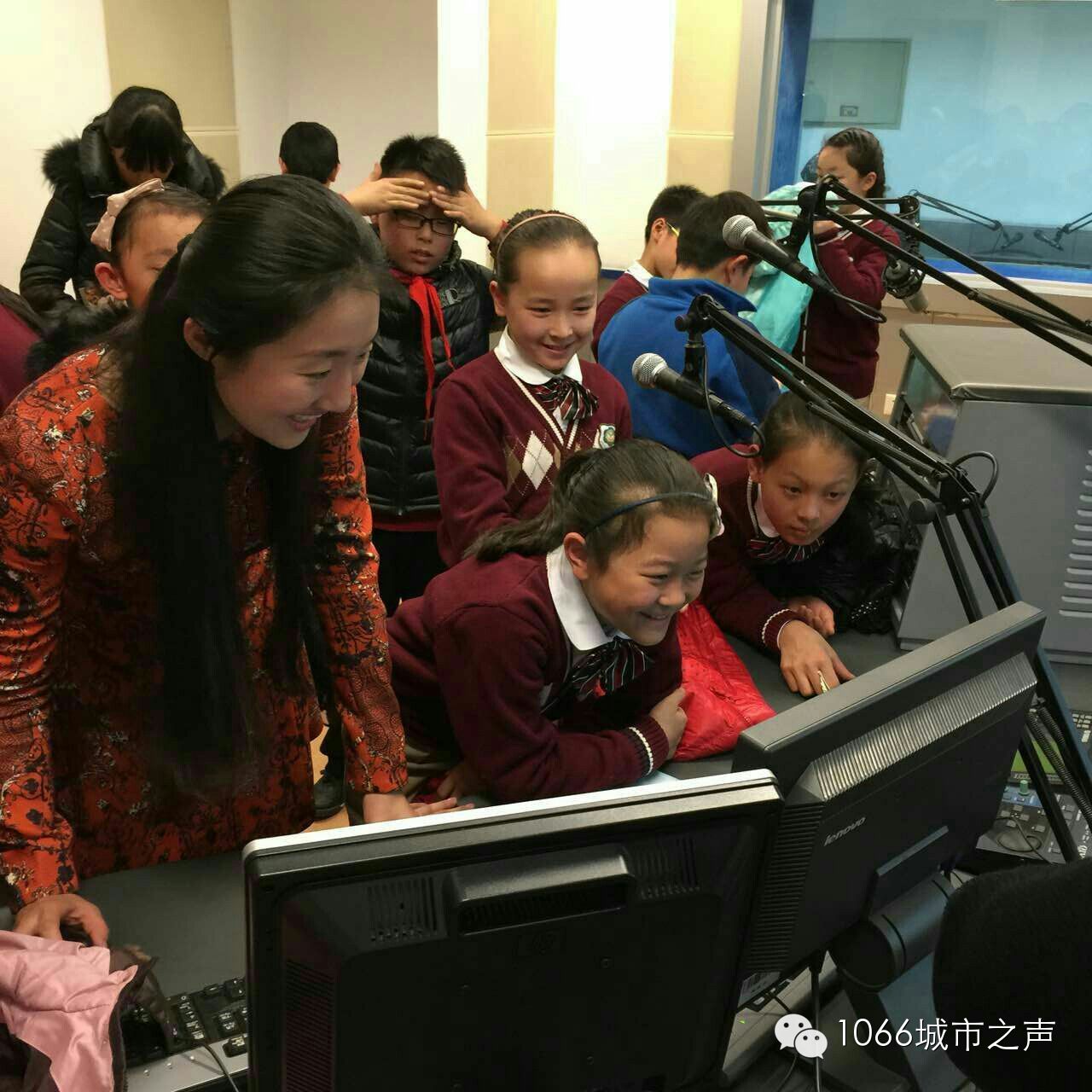 “好激動(dòng)，好激動(dòng)”！天天上學(xué)、放學(xué)都從廣播大廈經(jīng)過(guò)，今天終于進(jìn)來(lái)了！