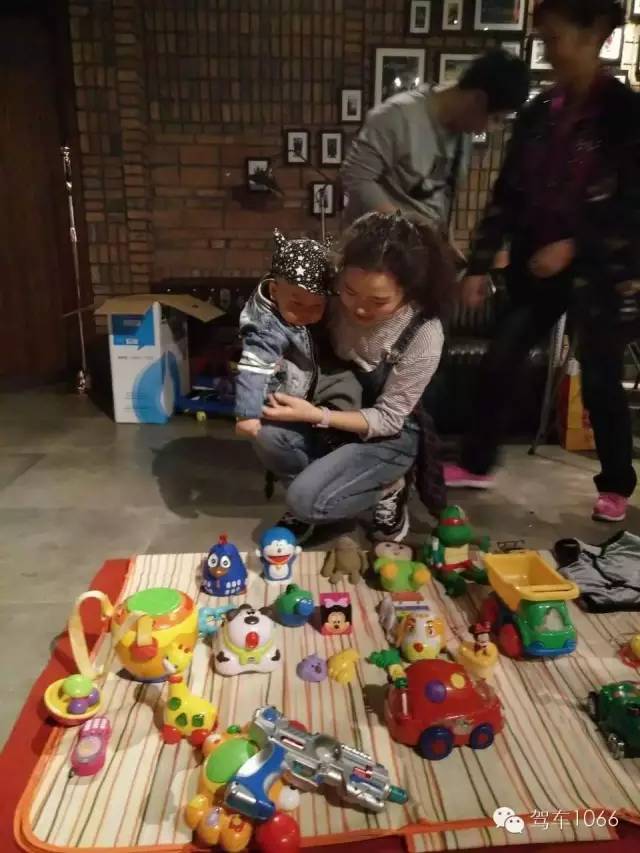 本次活動(dòng)最小的小老板，最后放大招了，玩具隨便拿，這壕情也沒(méi)sei了！