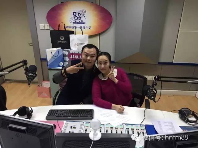 DJ子恒和小糖首先給我們送上祝?？?！