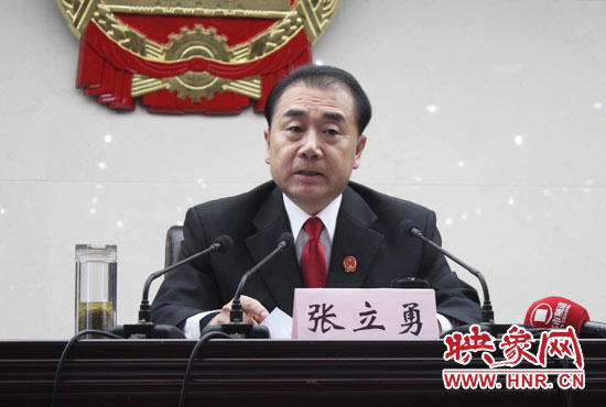 省高院院長(zhǎng)張立勇說(shuō)，全省法院一定要堅(jiān)定為農(nóng)民工討薪的立場(chǎng)不動(dòng)搖