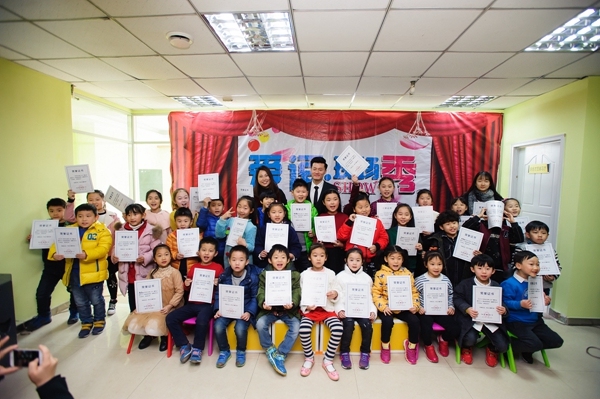 頒發(fā)榮譽(yù)證書(shū)