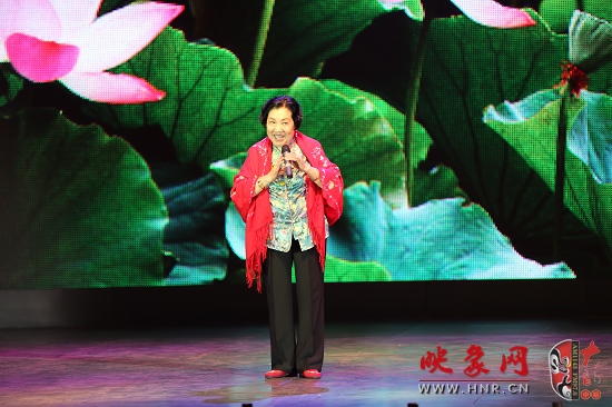 著名越調(diào)表演藝術(shù)家、越調(diào)皇后毛愛蓮演唱《白奶奶醉酒》選段“好一個俊俏的趙鳳英”