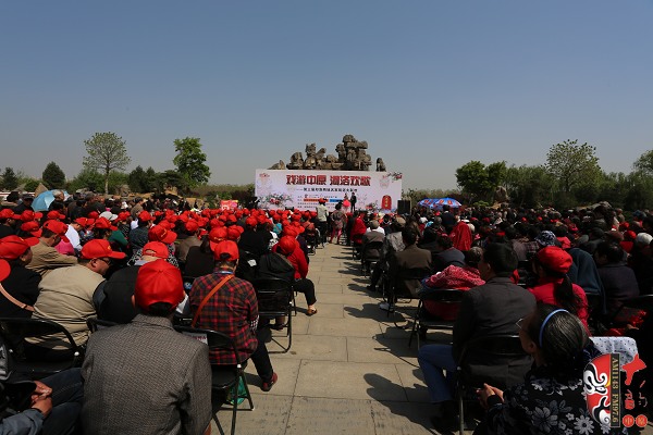 現(xiàn)場坐滿了來自鄭州、洛陽以及洛陽周邊縣市的戲迷朋友