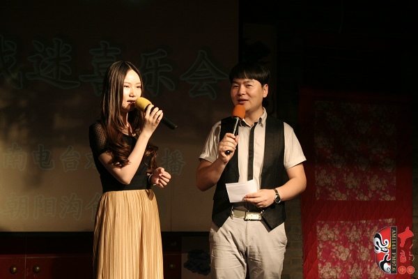 主持人：河南電臺戲曲廣播《越學(xué)越開心》主持人張琳，著名戲曲節(jié)目主持人、戲曲廣播當(dāng)家小生月陽