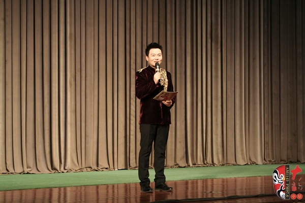 主持人：著名戲曲節(jié)目主持人、河南電臺戲曲廣播“當家小生”月陽