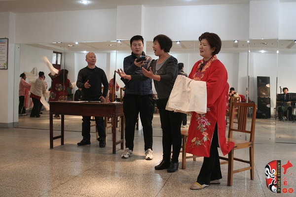 著名戲曲節(jié)目主持人、河南電臺戲曲廣播當家小生月陽錄制現(xiàn)場花絮