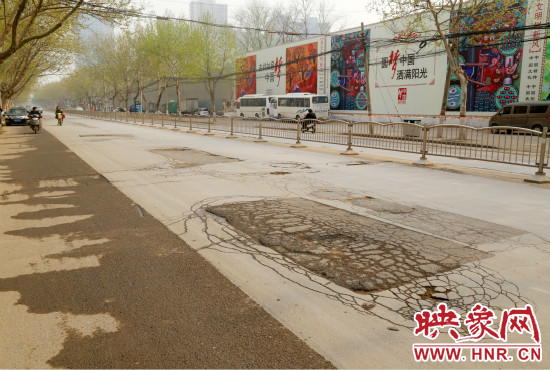 南陽(yáng)路因?yàn)榈罔F將要施工而暫緩大修。