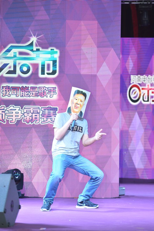 不過隨后的阿強(qiáng)老師現(xiàn)場傳授RAP教程，同樣不遜于老楊呢！！