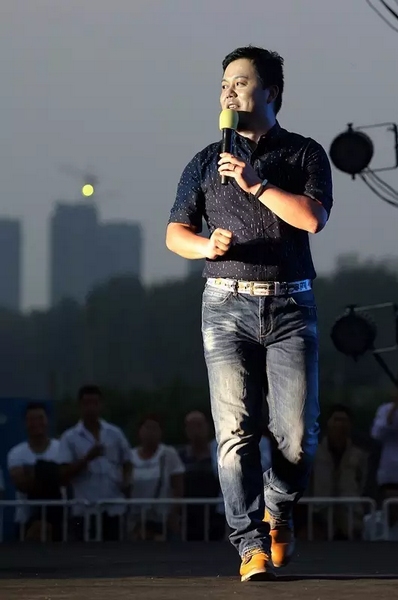 莫非此刻是在向前走還是向后移？