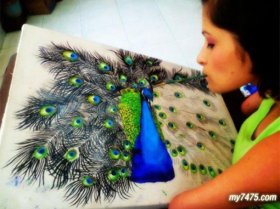 四肢不全仍堅(jiān)持用嘴作畫 點(diǎn)贊最勵志女畫家