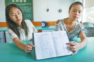 劉龔帶的2012屆畢業(yè)生一天就募捐了5000多元，并一一登記