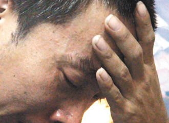 10歲方姓男童遭割喉殺害，父親淚流不止說，小兒子走了，他不知道該如何活下去。 臺灣《聯(lián)合報(bào)》