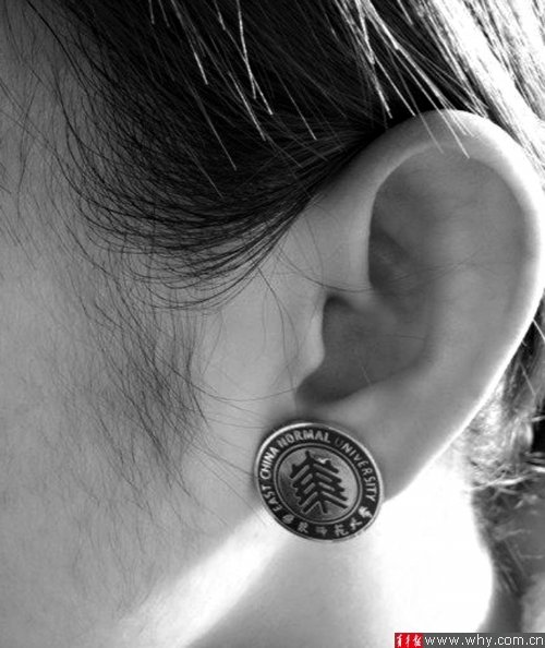 　網(wǎng)友紛曬特別的耳釘。網(wǎng)友供圖