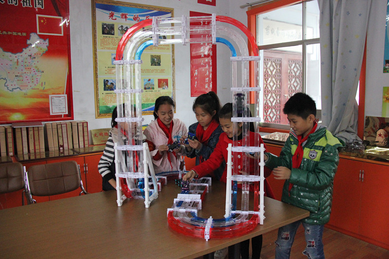 進(jìn)行四驅(qū)車(chē)比賽訓(xùn)練