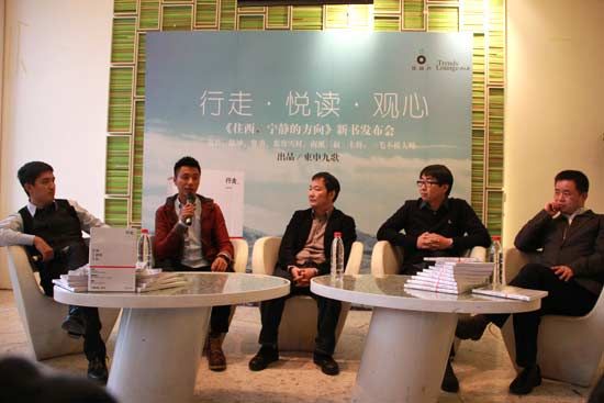 活動現(xiàn)場（左起）一毛不拔大師、陳坤、費勇、南派三叔、慕容雪村