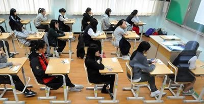 　藝術(shù)生不僅需要專業(yè)課優(yōu)秀，文化課成績也必須達標