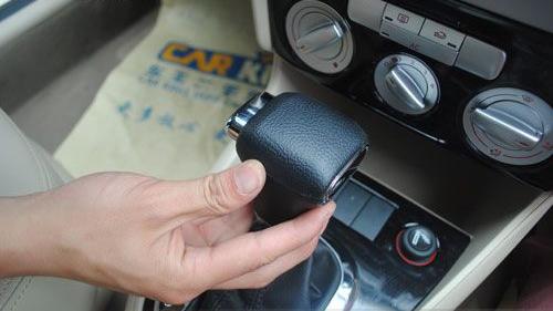 如何通過內飾選優(yōu)質二手車 注意謹防泡水車