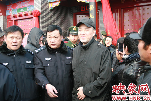 郭達(dá)現(xiàn)身馬街書會(huì)現(xiàn)場。