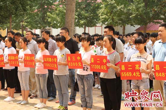 經(jīng)過一周的廣泛宣傳動(dòng)員，全縣教育系統(tǒng)共捐款174113元。