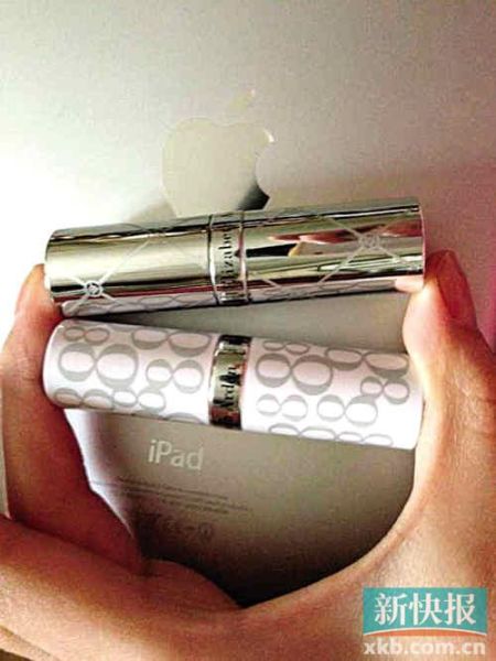 產(chǎn)品包裝和唇膏顏色明顯不同。