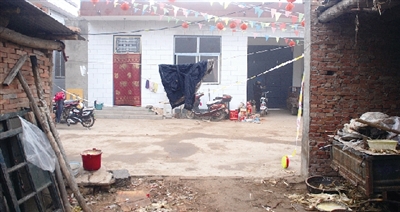 辦喜事扯的彩條還沒(méi)有褪色，這個(gè)農(nóng)家小院就發(fā)生了慘案。