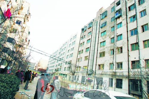 鄭州市瑞達路啟明村小區(qū)一戶居民家中（紅圈標示處），天然氣發(fā)生爆炸。