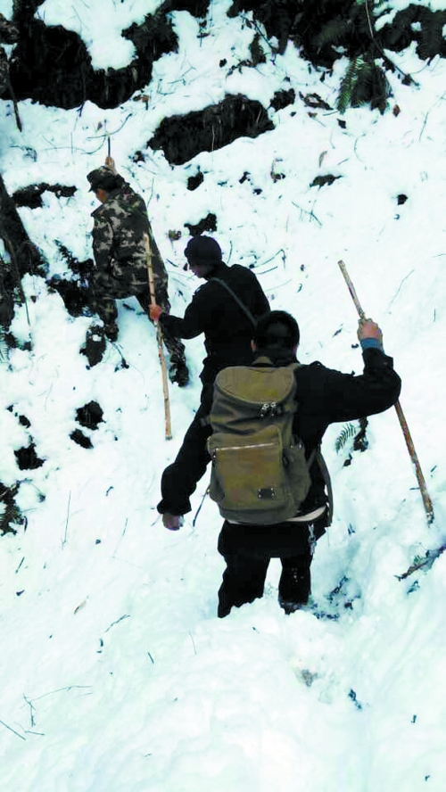大雪封路，搜尋變得艱難　家屬/供圖
