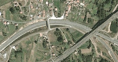 事發(fā)地的急轉(zhuǎn)彎道。以下是監(jiān)控視頻截圖。