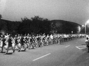 廣場舞大媽“轉(zhuǎn)行”，徐州每晚萬人暴走