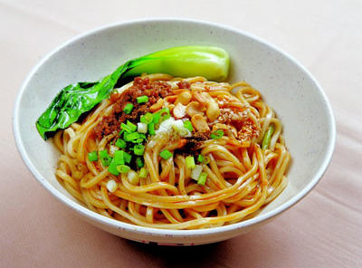 曬家鄉(xiāng)美食 網(wǎng)友：讓不讓人吃方便面了？