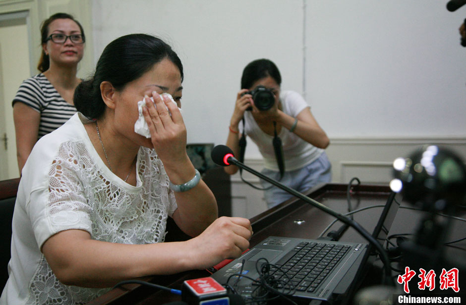 浙江江山韓亞空難親歷學(xué)生與國內(nèi)家長進(jìn)行視頻對話 中新社發(fā) 李晨韻/攝 浙江江山韓亞空難親歷學(xué)生與國內(nèi)家長進(jìn)行視頻對話 中新社發(fā) 李晨韻/攝