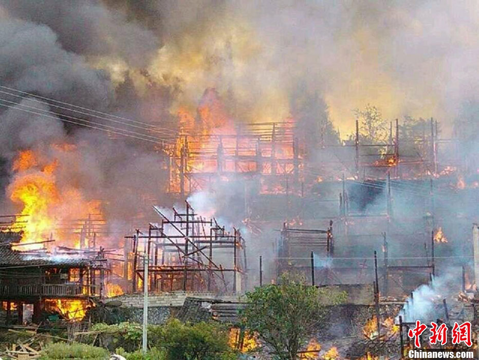 圖為火災(zāi)現(xiàn)場(chǎng)。沫浠 攝 圖片來源：CFP視覺中國(guó)