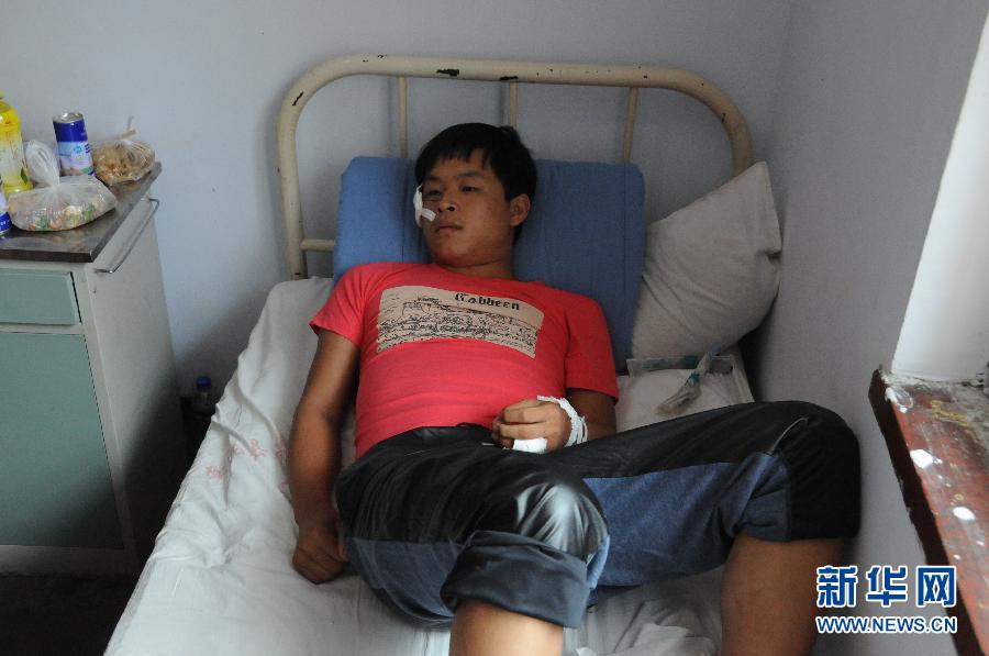 　8月20日，一名傷者在醫(yī)院接受救治。