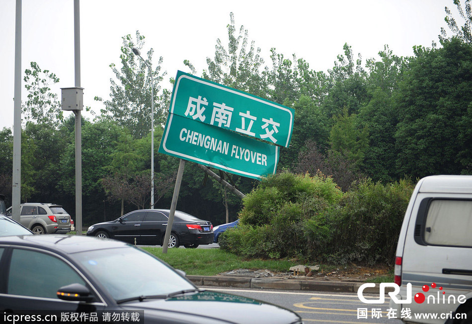 嫌疑人盜四川監(jiān)獄警用大巴 高速路瘋狂逃竄被抓獲 嫌疑人盜四川監(jiān)獄警用大巴 高速路瘋狂逃竄被抓獲