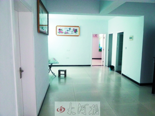 入住的居民說(shuō),這套廉租房面積超過(guò)100平方米。