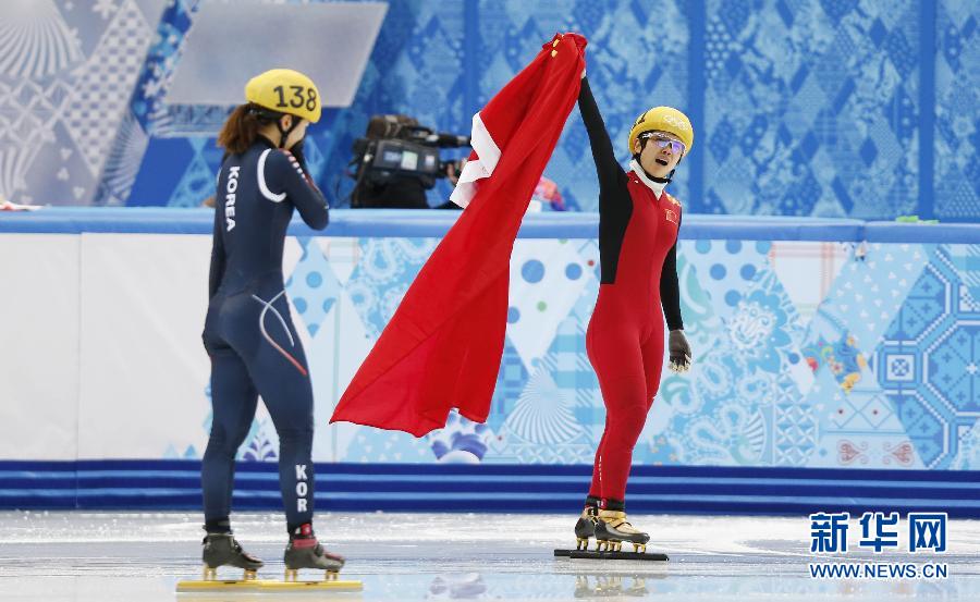 2月13日，中國選手李堅柔（右）在比賽后慶祝。