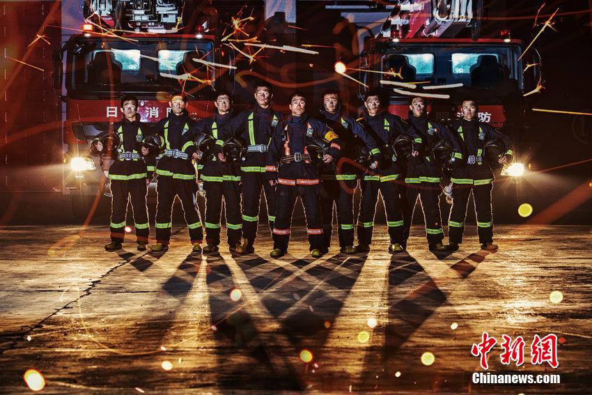 成都消防視覺(jué)大片霸氣十足 展“烈火雄心” 成都消防視覺(jué)大片霸氣十足 展“烈火雄心”