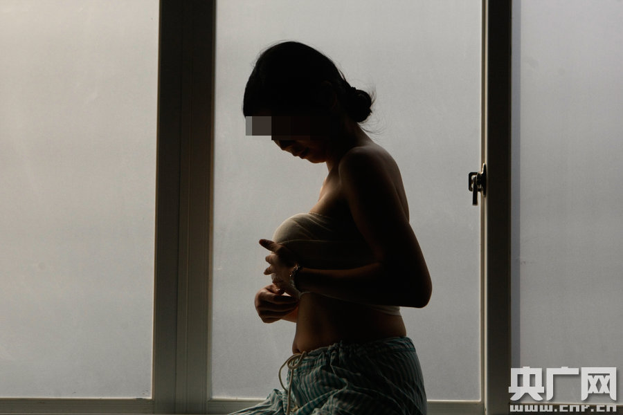 將挑戰(zhàn)國內(nèi)最大的600cc隆胸假體，誓要成為“中國最胸辣媽”。