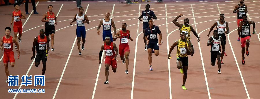 牙買加隊選手博爾特（前排右）在比賽中。