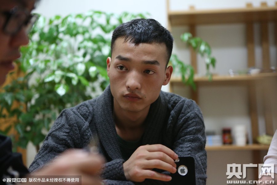 網(wǎng)絡(luò)紅人葉良辰現(xiàn)身浙江臺州，接受記者的專訪。