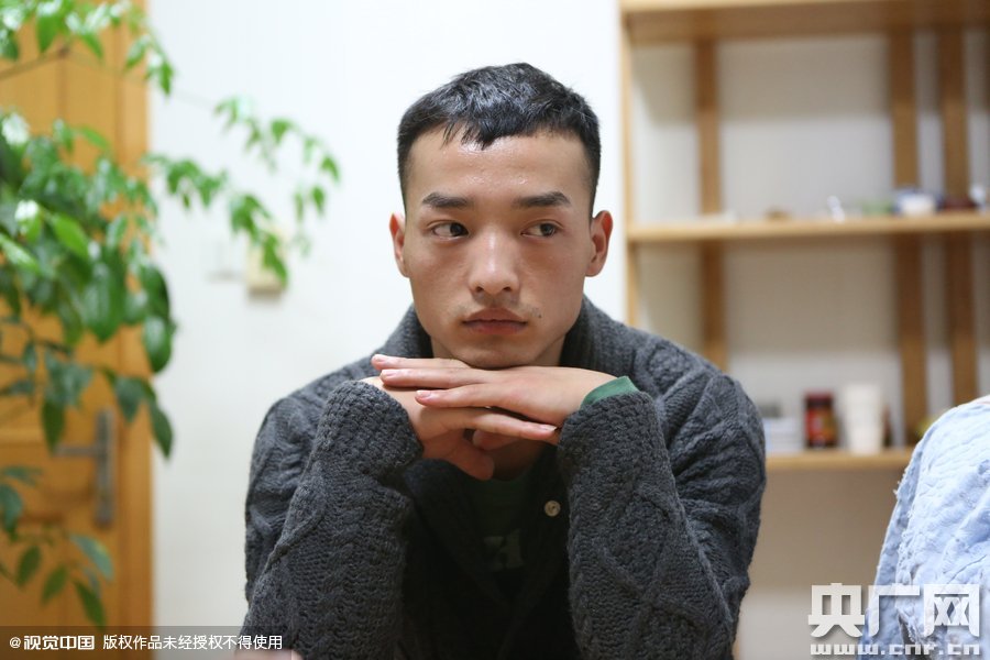 網(wǎng)絡(luò)紅人葉良辰現(xiàn)身浙江臺州，接受記者的專訪。