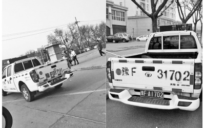 鶴壁市兩輛城管執(zhí)法車被拍到車身噴的號碼與牌照不符。