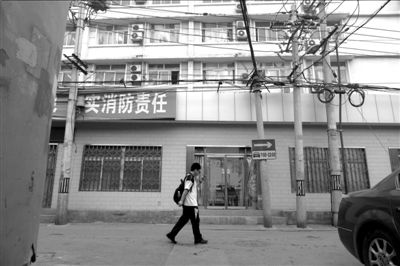 北京工商學(xué)院注冊(cè)地址西城區(qū)大醬坊胡同3號(hào)院，已經(jīng)是其他單位的辦公地點(diǎn)?！　【┤A時(shí)報(bào)記者潘之望攝